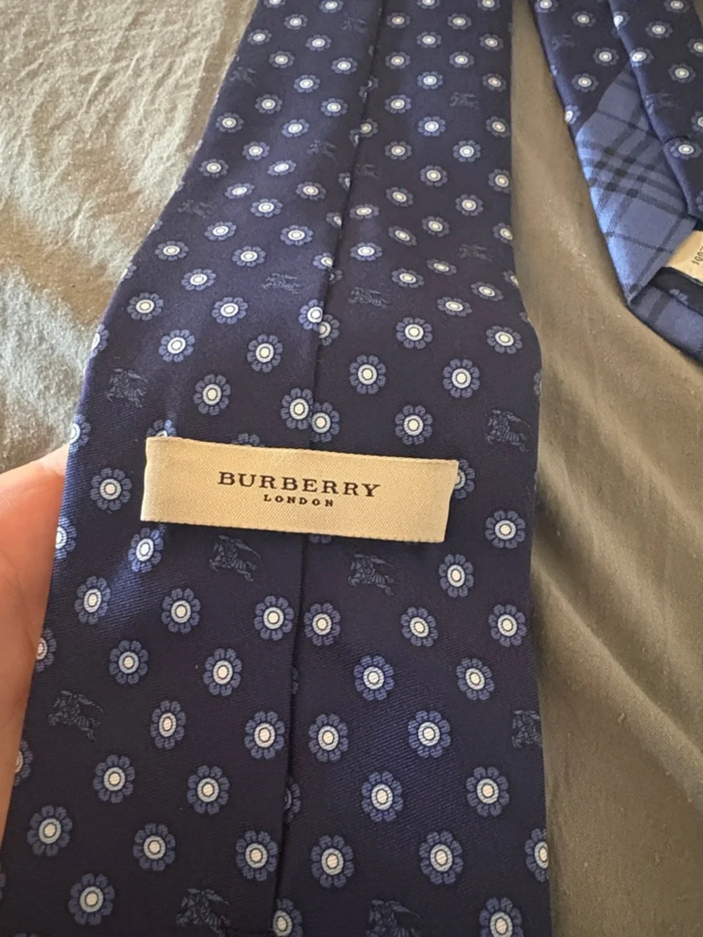 Burberry Navy Floral Medallion Silk Tie - Picture 2 of 2